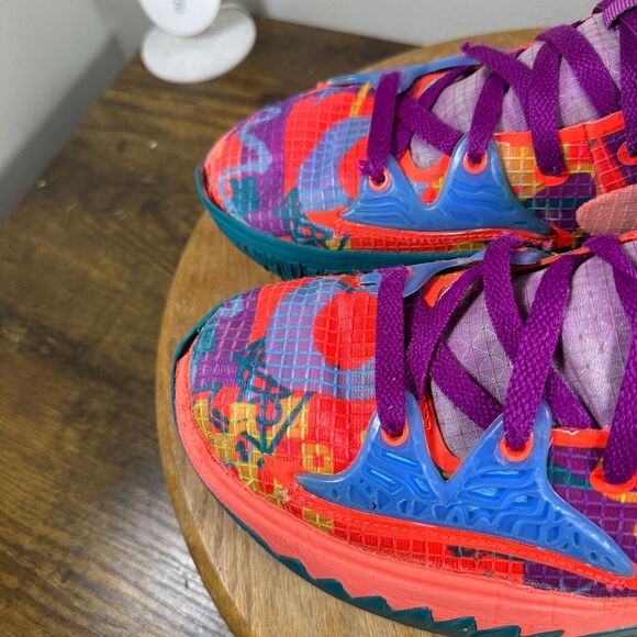 Nike Kyrie 4 Low 1 World 1 People Men\'s Size 10.5 Shoes Sneakers CW3985-600 main image 4